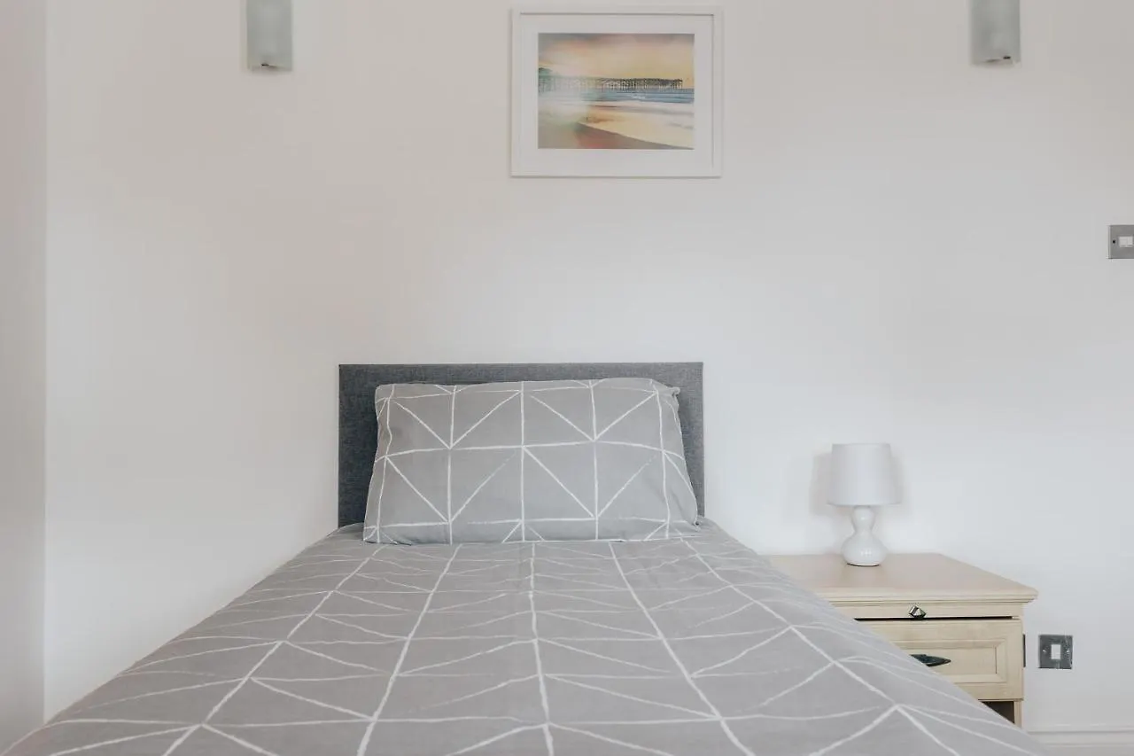 Top Quality Beach Front Apartment Sleep Up To 7 Guests Bournemouth