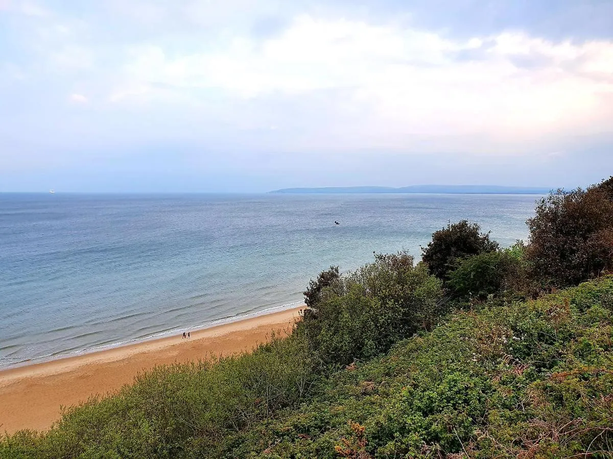 Top Quality Beach Front Apartment Sleep Up To 7 Guests Bournemouth