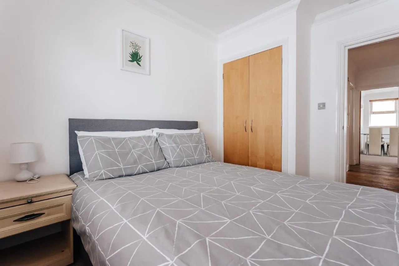 Top Quality Beach Front Apartment Sleep Up To 7 Guests Bournemouth 0*,  United Kingdom