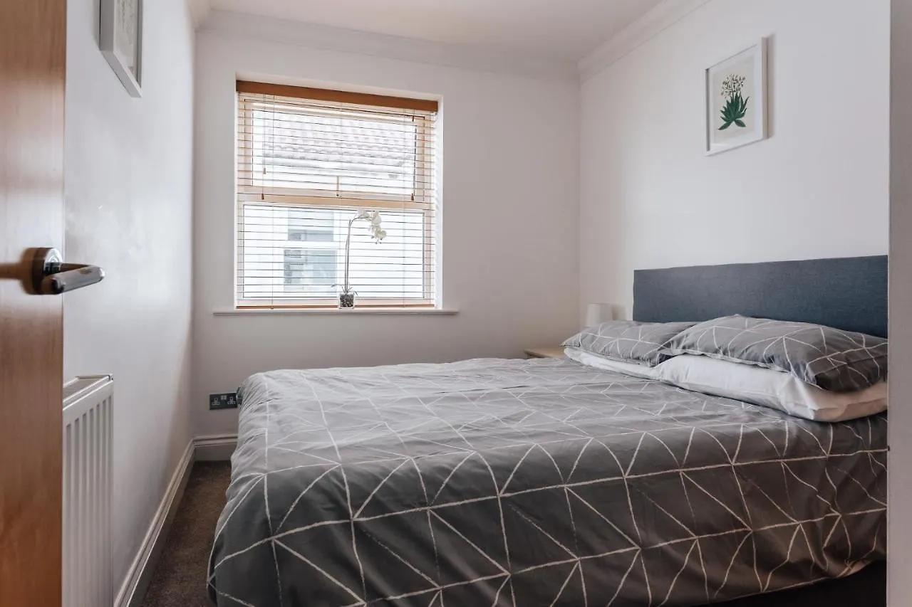 Top Quality Beach Front Apartment Sleep Up To 7 Guests Bournemouth